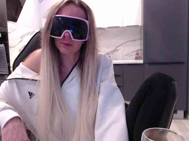blondalina webcam