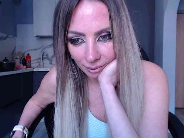 blondalina webcam
