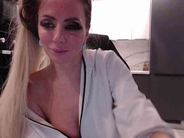 blondalina Live Webcam on BongaCams