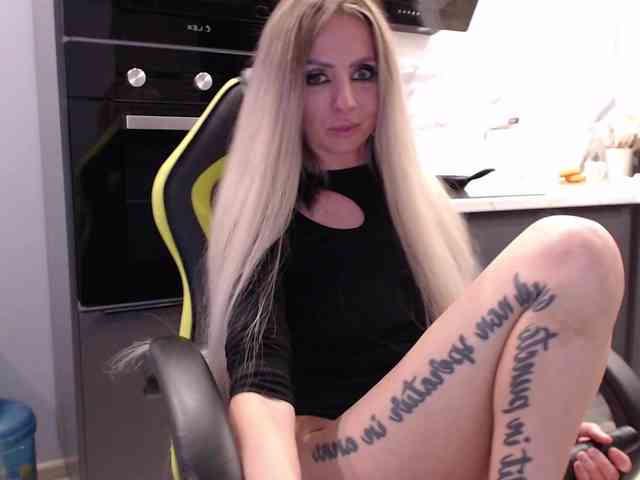 blondalina webcam