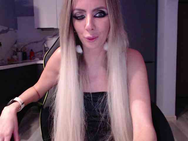 blondalina webcam