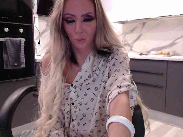 blondalina webcam