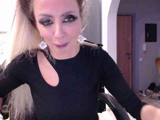 blondalina webcam
