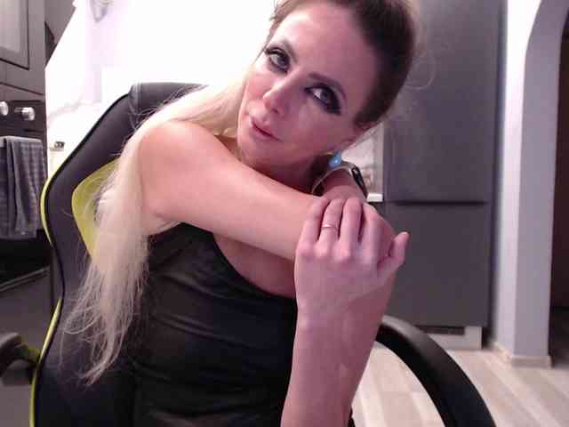 blondalina webcam