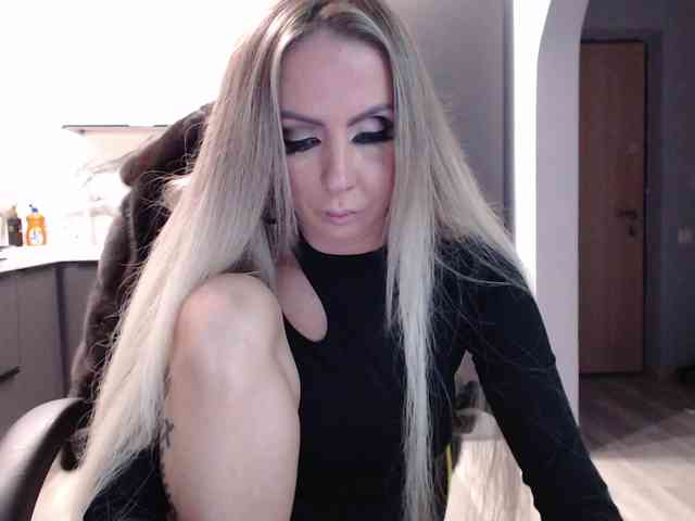 blondalina webcam