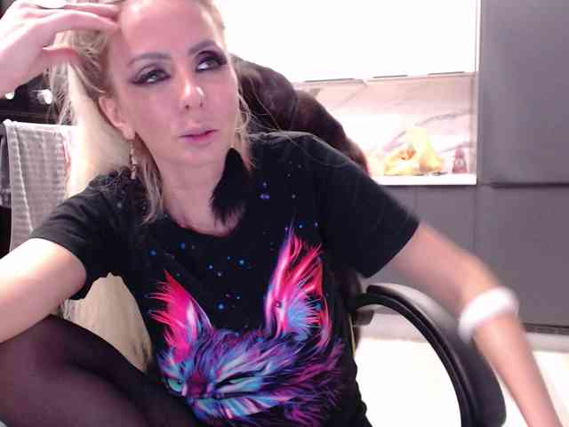 blondalina webcam