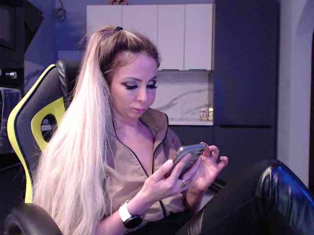 blondalina webcam