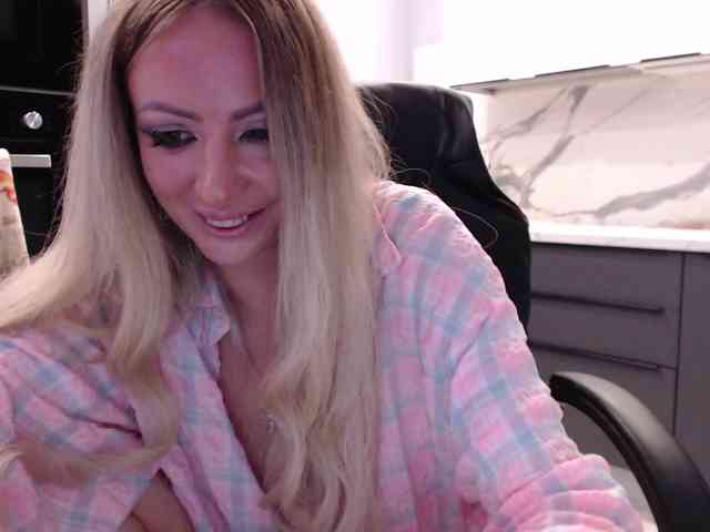 blondalina Live Webcam on BongaCams