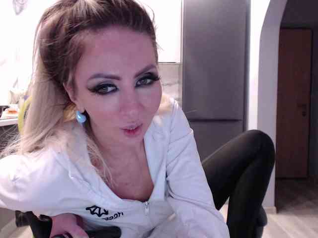 blondalina webcam