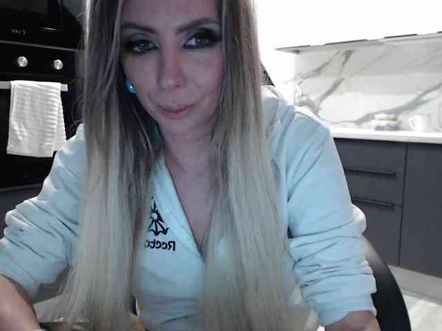 blondalina webcam