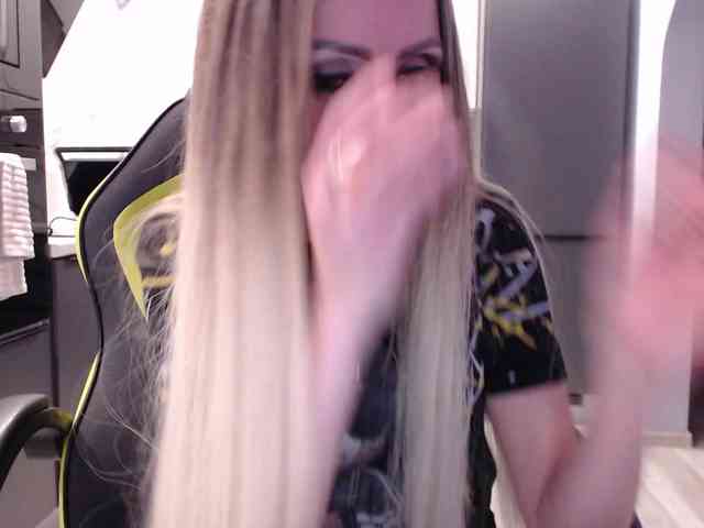 blondalina webcam
