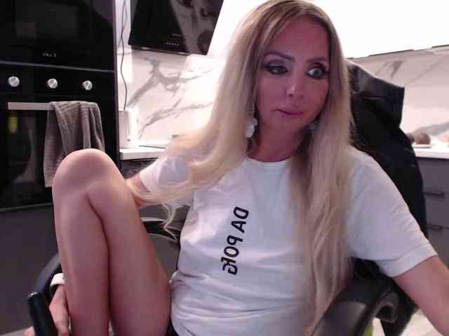 blondalina webcam