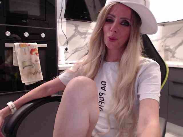 blondalina webcam
