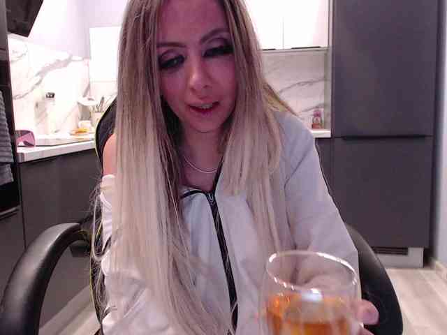 blondalina webcam