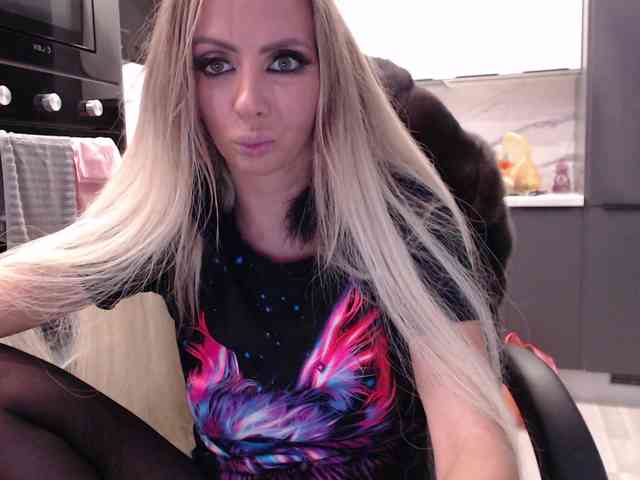 blondalina webcam