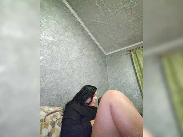 Masturbate to gorgeous camslut Kissmabont kissmabont from BongaCams