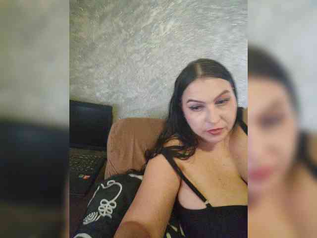 Cleopatra1990 webcam