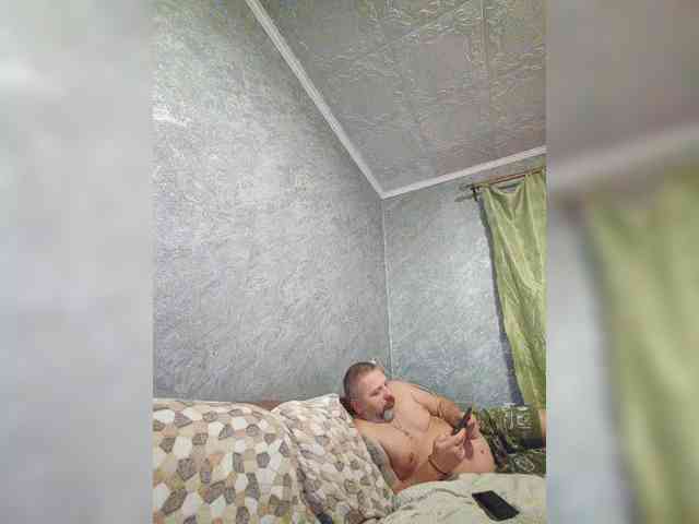 Cleopatra1990 webcam