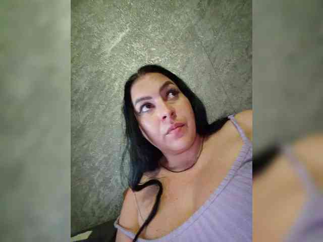 Cleopatra1990 webcam