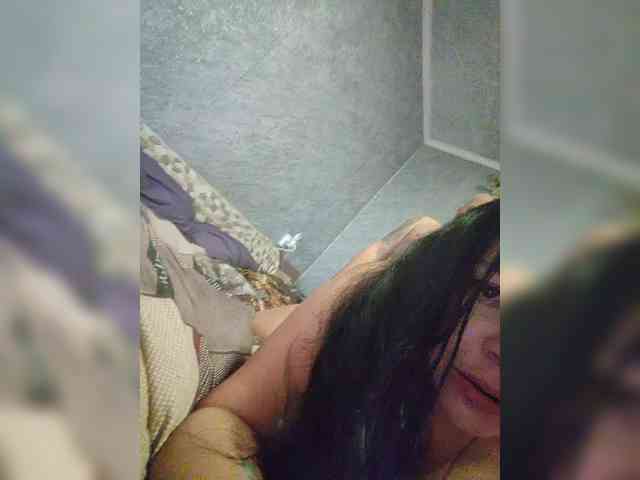 Cleopatra1990 webcam