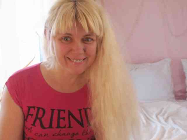 YoungMistress webcam