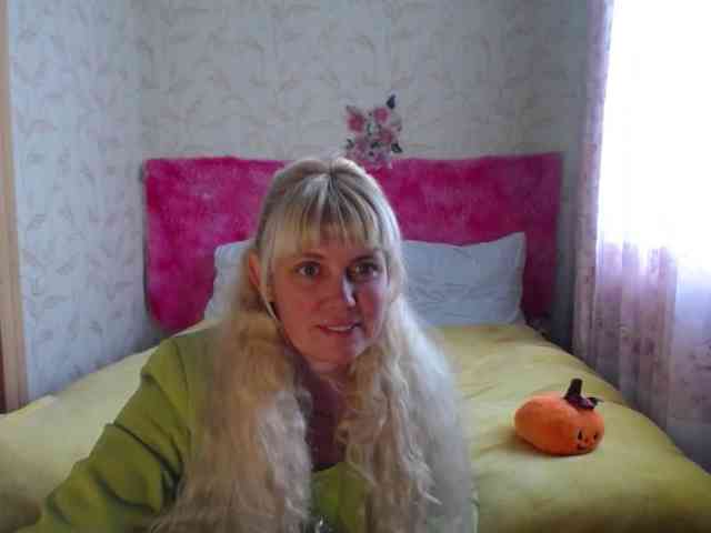 YoungMistress webcam