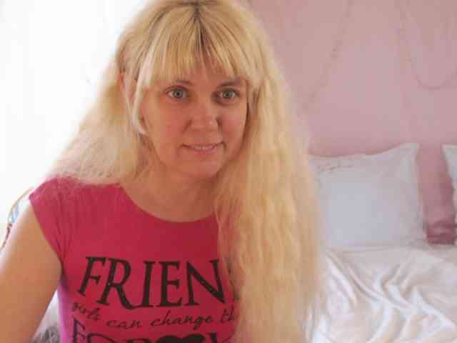 YoungMistress webcam