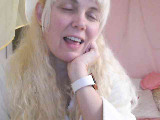 YoungMistress webcam