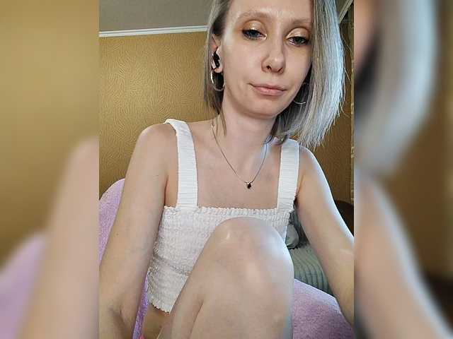 prettyKris's BongaCams show and profile