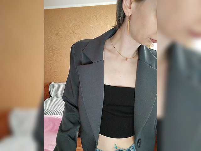 prettyKris's BongaCams show and profile