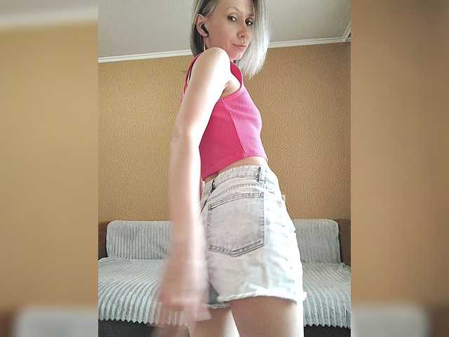 prettyKris's BongaCams show and profile