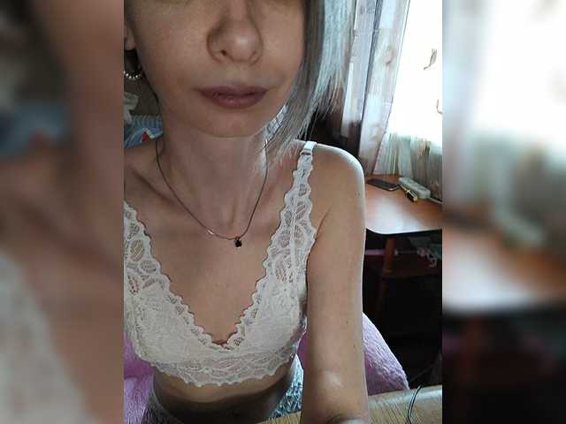 prettyKris's BongaCams show and profile