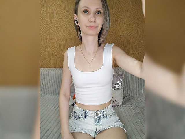 prettyKris's BongaCams show and profile