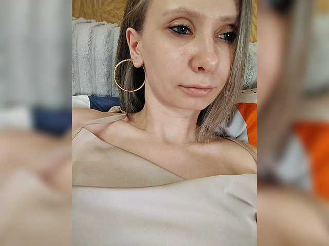 prettyKris's BongaCams show and profile