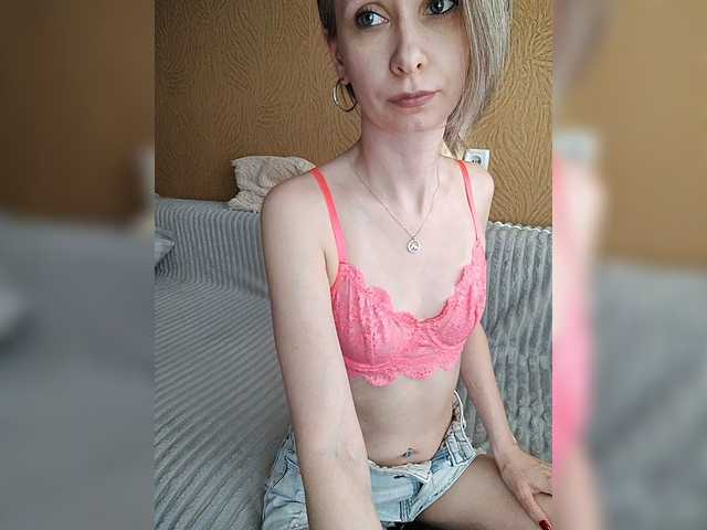 prettyKris's BongaCams show and profile