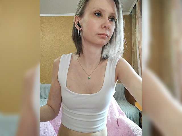 prettyKris's BongaCams show and profile