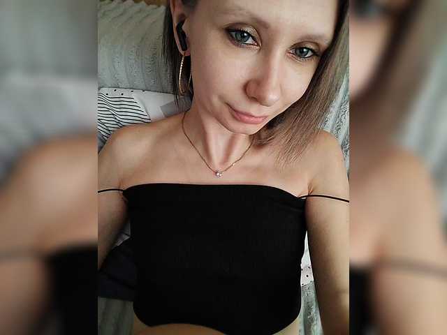 prettyKris's BongaCams show and profile