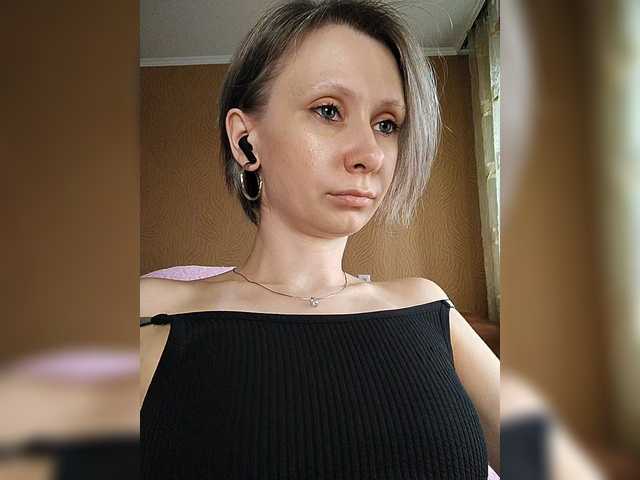 Explore steaming hot host PrettyKris and her bare naked bod prettyKris from BongaCams
