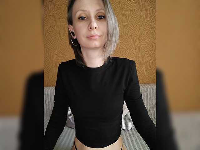 prettyKris's BongaCams show and profile