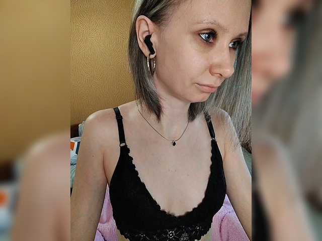 prettyKris's BongaCams show and profile