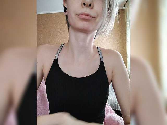 prettyKris's BongaCams show and profile