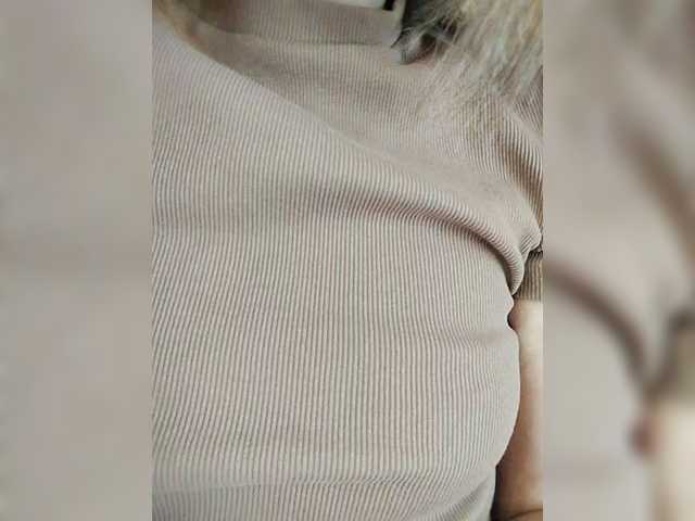 prettyKris's BongaCams show and profile