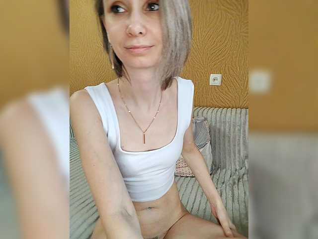 prettyKris's BongaCams show and profile