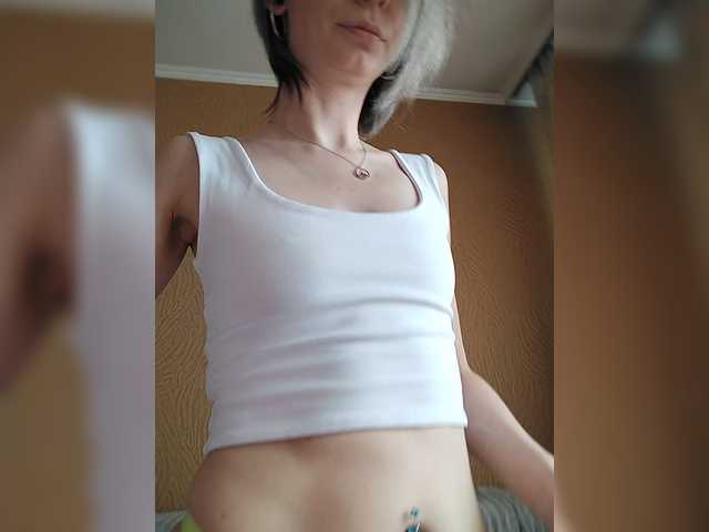 prettyKris's BongaCams show and profile