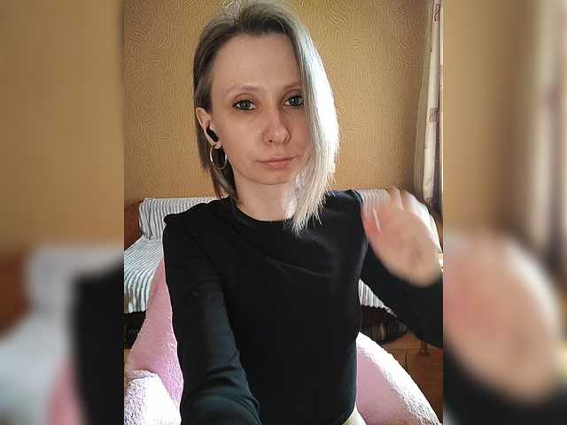 prettyKris's BongaCams show and profile