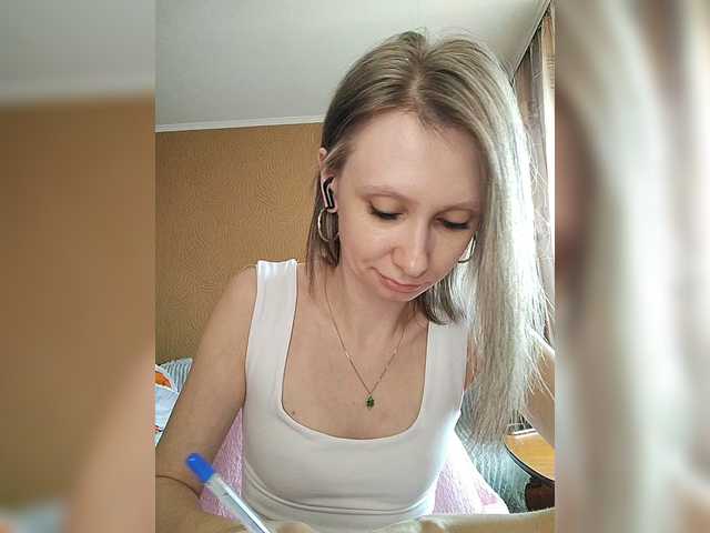 prettyKris's BongaCams show and profile