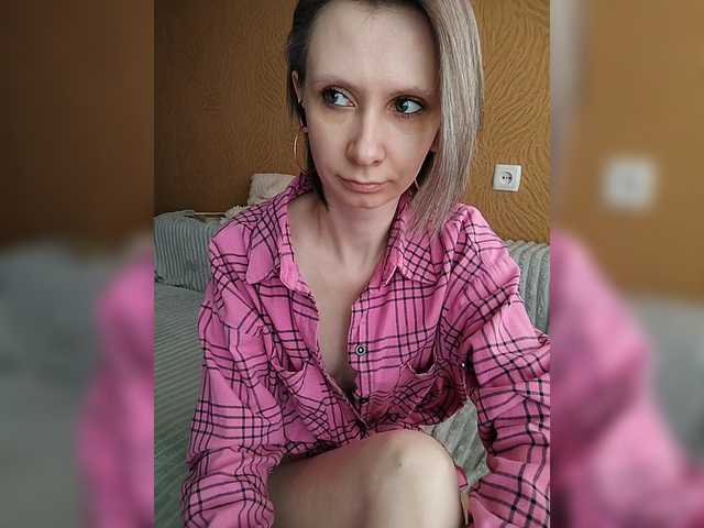 prettyKris's BongaCams show and profile