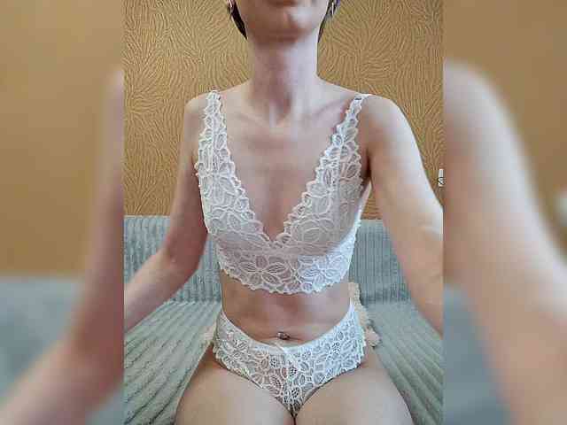-Christina- webcam