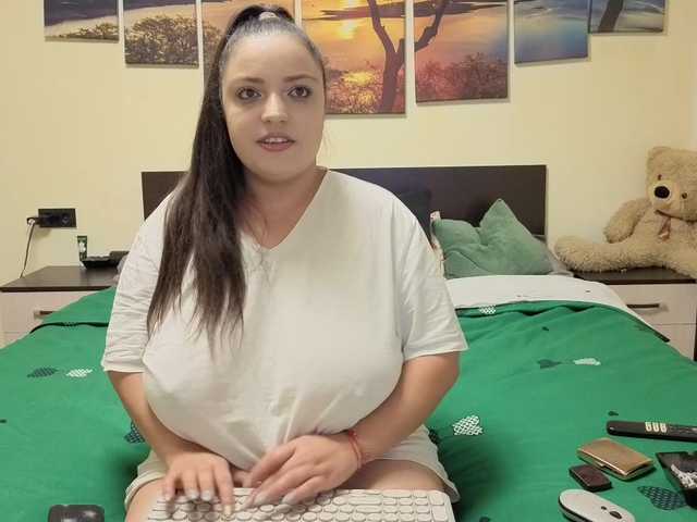 adellineee's BongaCams show and profile