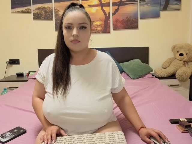 adellineee's BongaCams show and profile